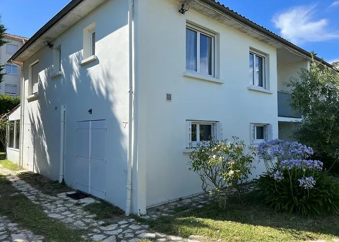 Maison Independante Avec 6 Chambres Proche Du Tram A