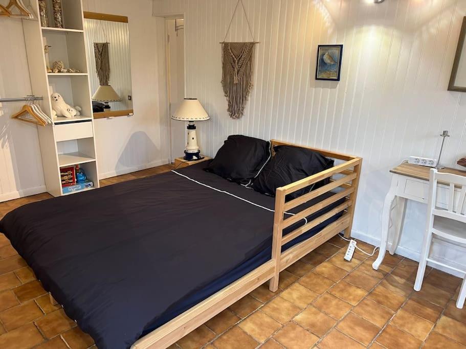 Maison Independante Avec 6 Proche Du Tram A Holiday home *
