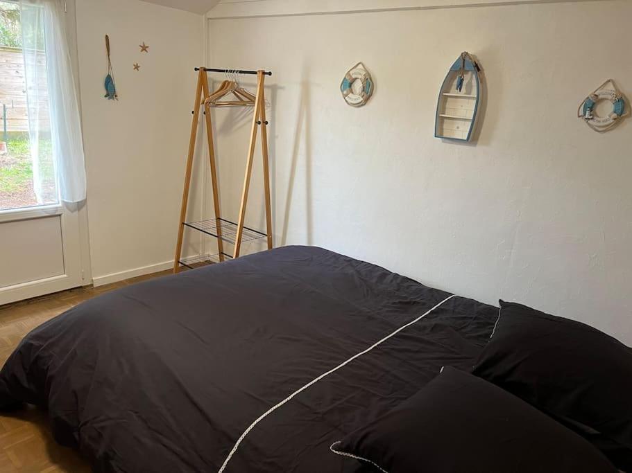 Maison Independante Avec 6 Proche Du Tram A Holiday home *