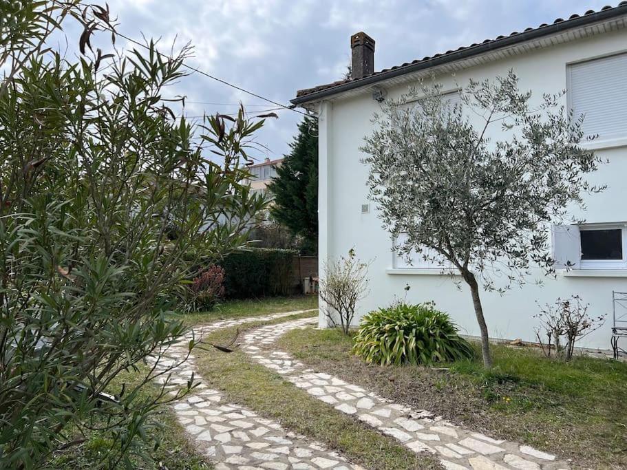 Holiday home Maison Independante Avec 6 Proche Du Tram A *