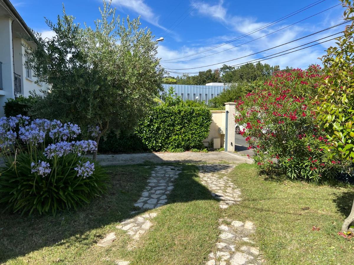 Maison Independante Avec 6 Proche Du Tram A Holiday home *